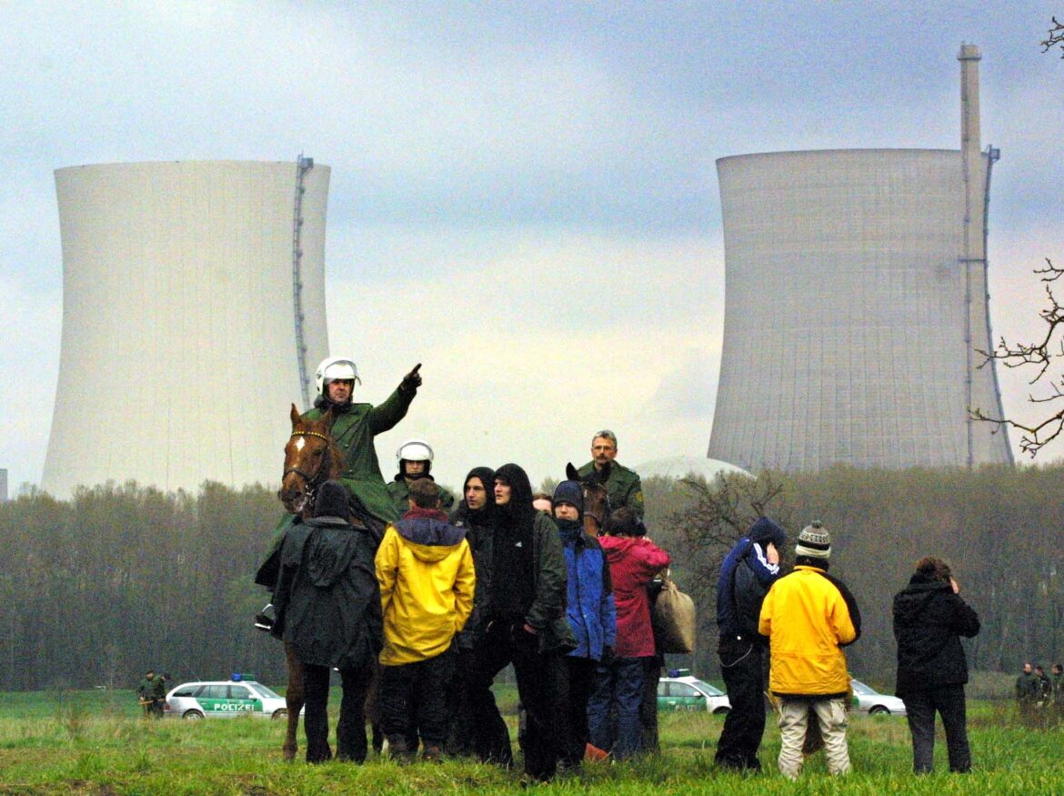 FRANCE-ALLEMAGNE-DECHETS-MANIF