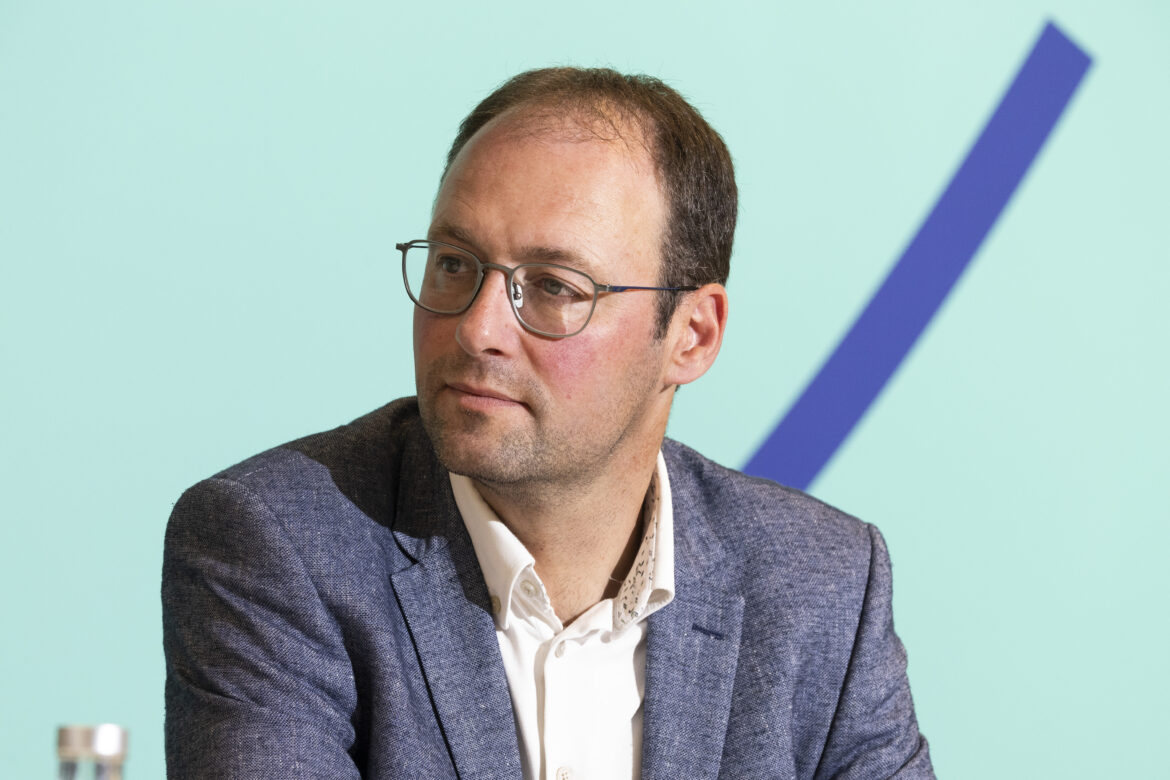 POLITICS LES ENGAGES GOVERNMENT PC