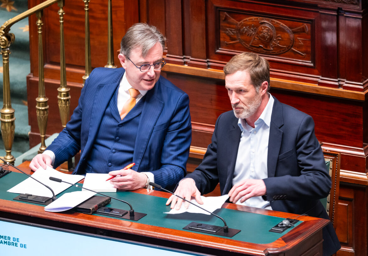 Bart De Wever (NVA) and Paul Magnette (PS) at the plenary sessio
