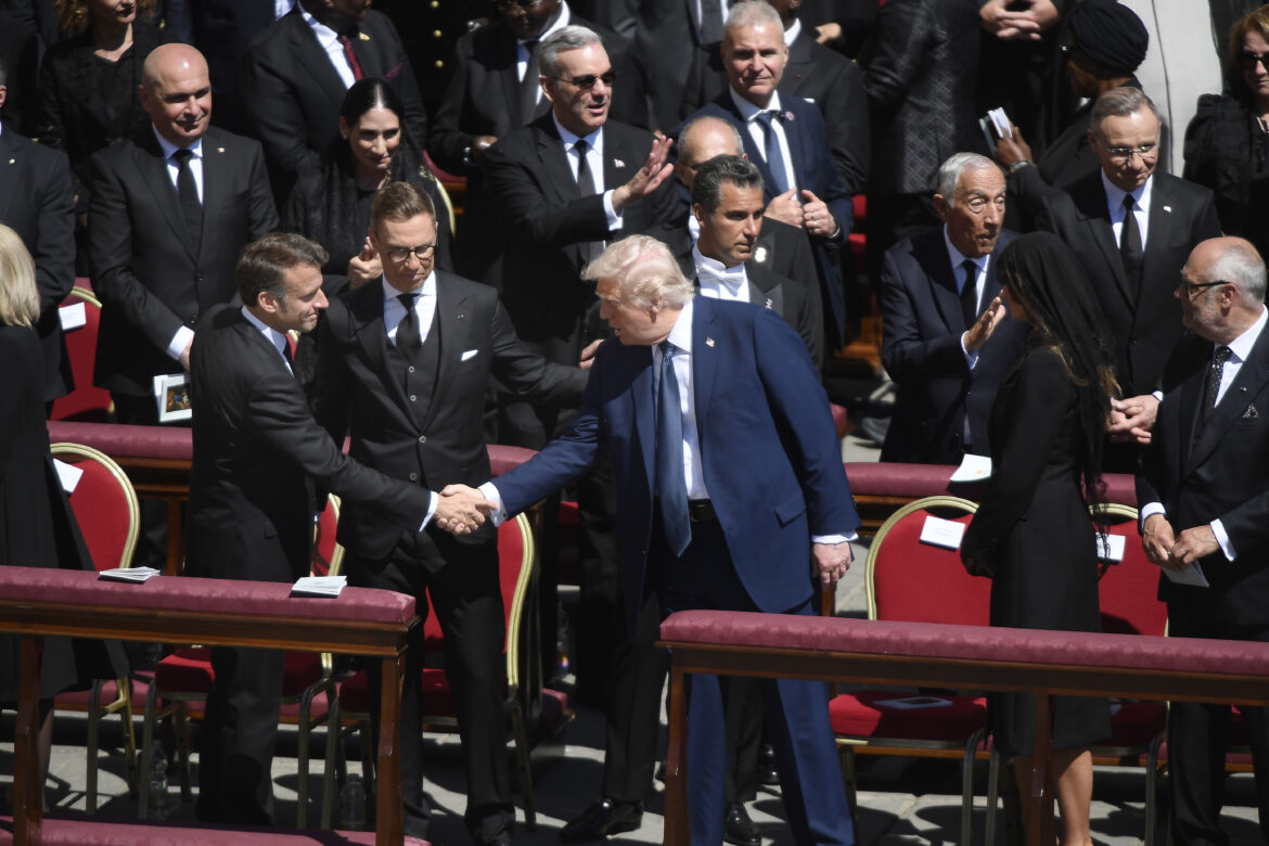 Macron Trump Vatican funérailles pape