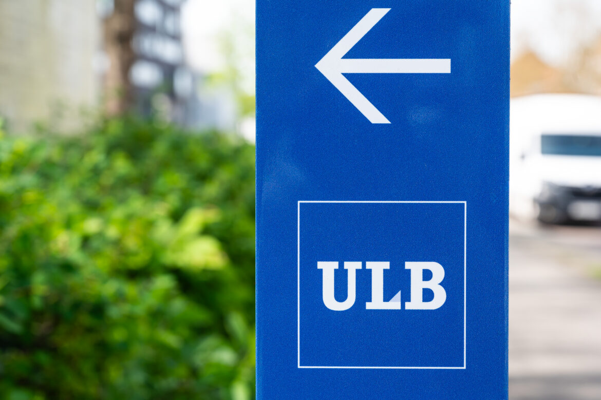 Ixelles, Brussels, Belgium – Sign of the private property of the