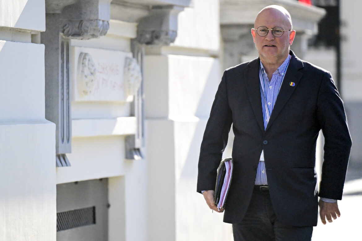 POLITICS FEDERAL GOVERNMENT MINISTERS KERN