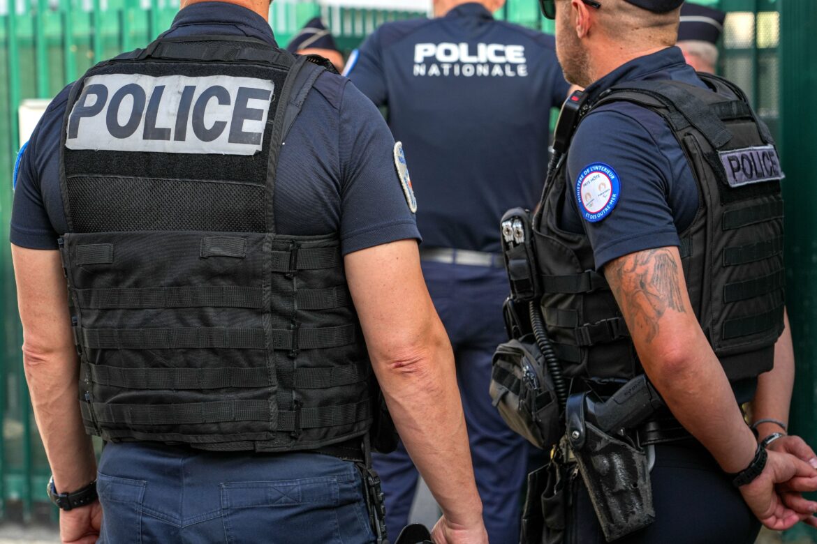 FRANCE-SECURITY-POLICE-ILLUSTRATION