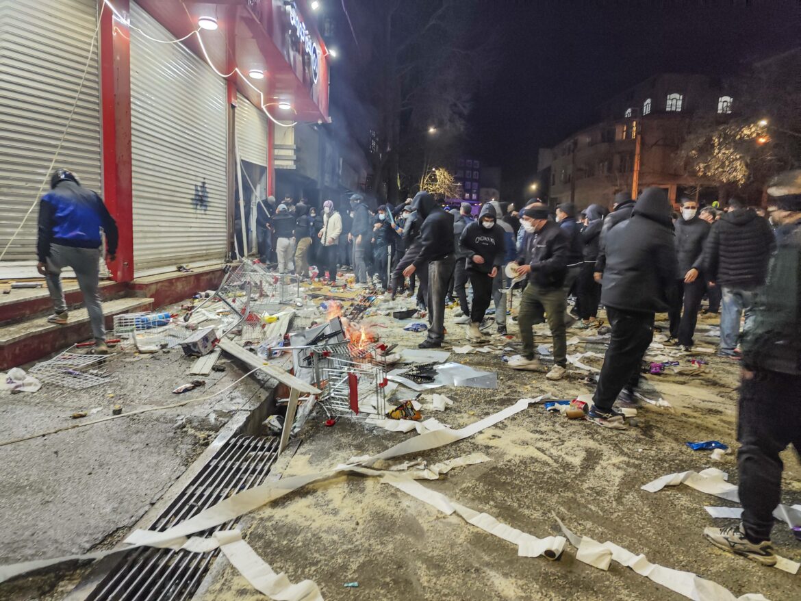 Credit:Kamran/MEI/SIPA/2601090911