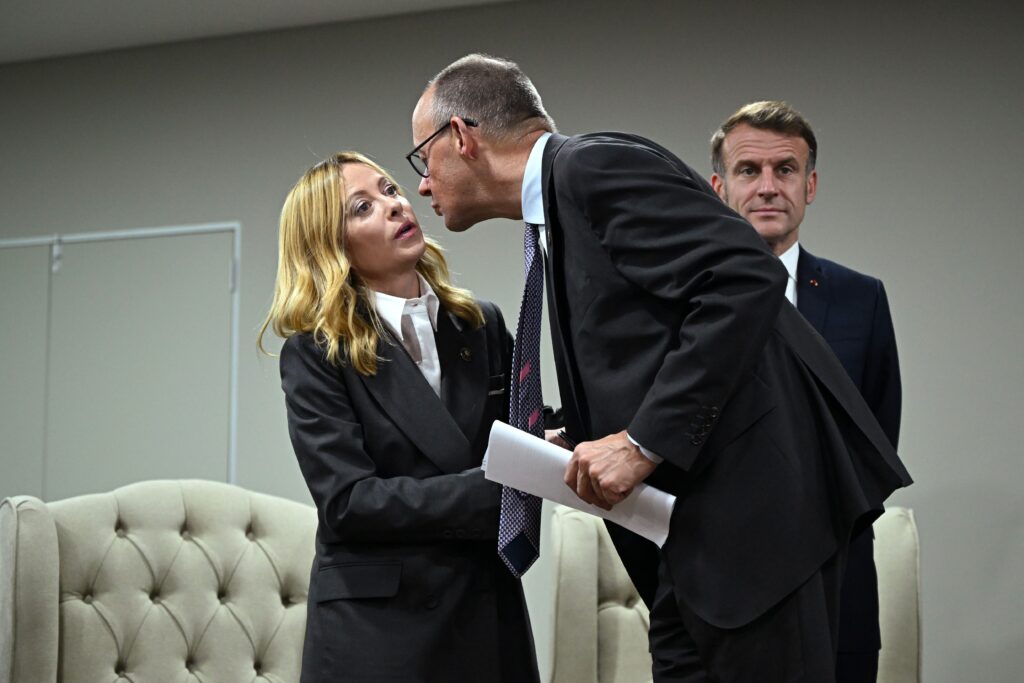 Macron&ndash;Merz : le couple en panne, l&rsquo;axe italo-allemand en marche