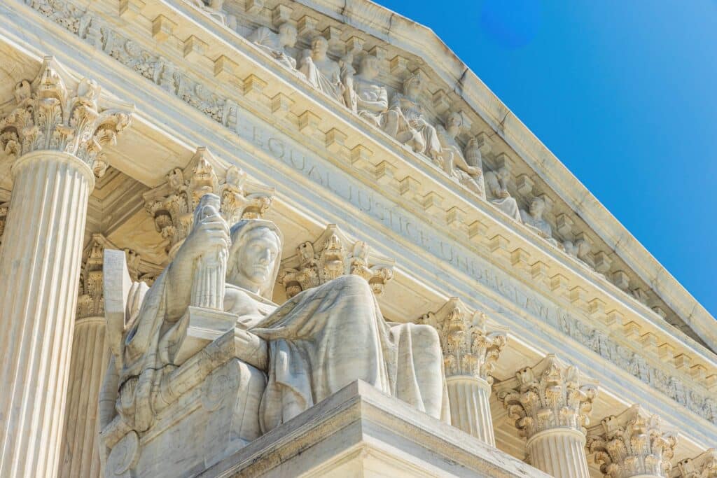 La Cour supr&ecirc;me freine Trump sur les droits de douane, sans arr&ecirc;ter la guerre commerciale