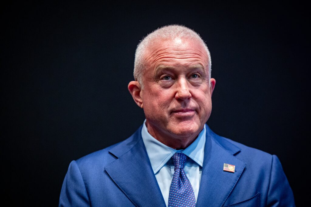 Bill White, ambassadeur des États-Unis en Belgique : « Trop de responsables politiques sous-estiment la gravité de l’antisémitisme en Europe »