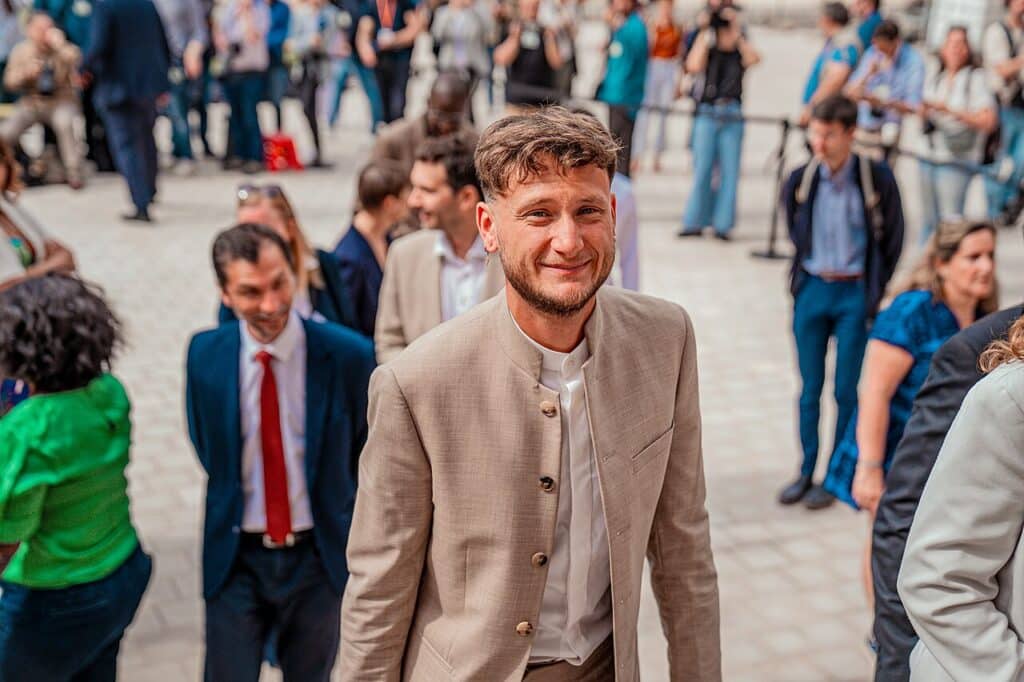 Mort de Quentin &agrave; Lyon : accus&eacute; de meutre le collaborateur de Rapha&euml;l Arnault, Jacques-Elie Favrot &laquo; se met en retrait &raquo; , et LFI risque une crise politique majeure