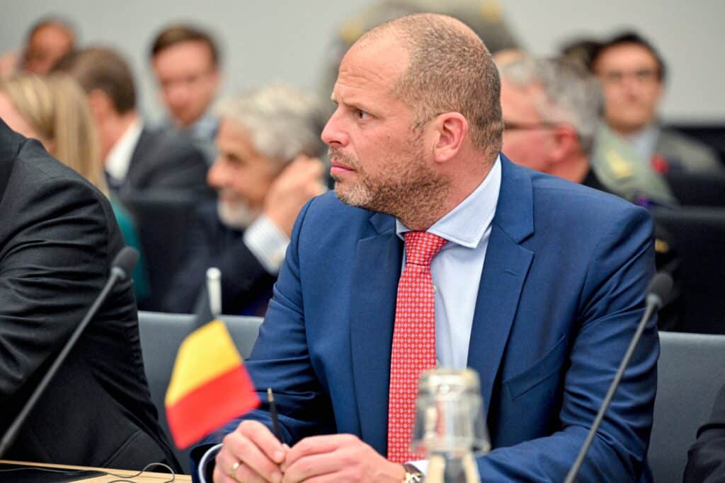&laquo; Les guerres se gagnent avec la logistique &raquo; : Francken fait de la Belgique un carrefour de l&rsquo;OTAN et ach&egrave;te 3.000 camions