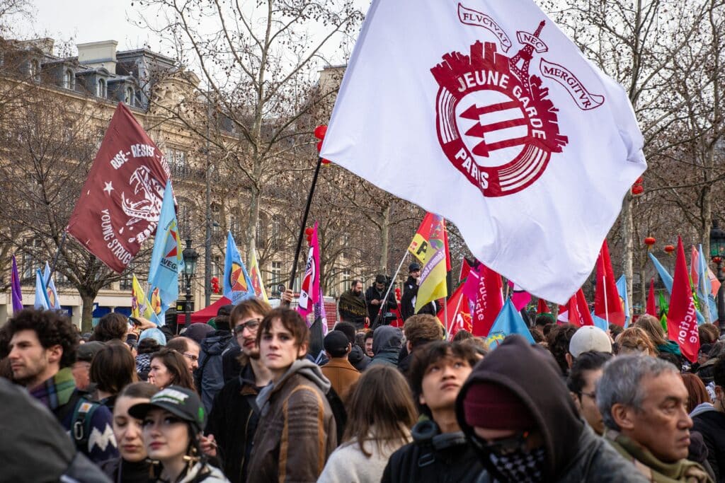 De Marx aux &laquo; antifas &raquo; : la longue ambigu&iuml;t&eacute; de l&rsquo;extr&ecirc;me gauche face &agrave; la violence