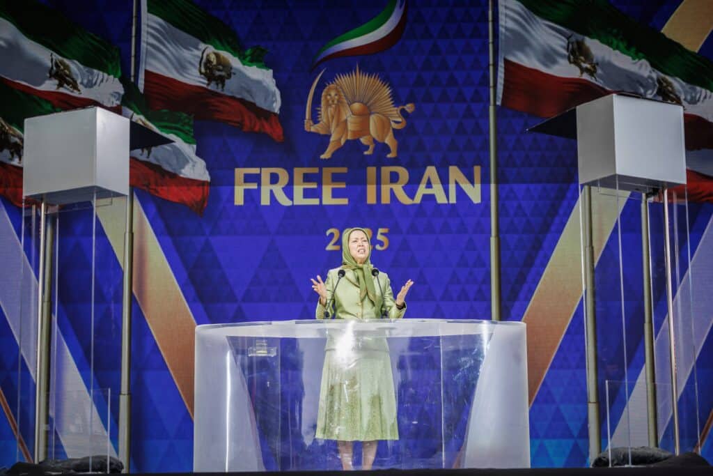 Attaque contre l&rsquo;Iran : l&rsquo;opposition en exil appelle l&rsquo;arm&eacute;e &agrave; rallier le peuple