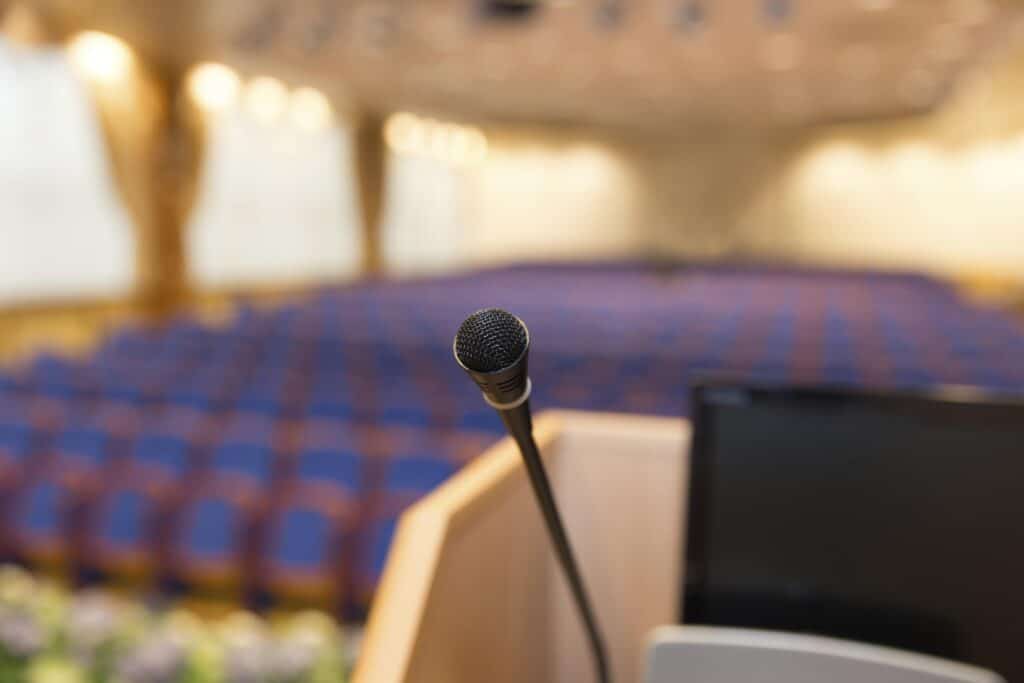 Enthoven, Muraille, Foire du livre, 21News et Vance. Qui d&eacute;fend encore la libert&eacute; d&rsquo;expression dans ce pays ?