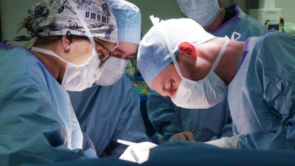 Weldra minder artsen voor de strafrechter: medische fouten niet langer automatisch strafbaar