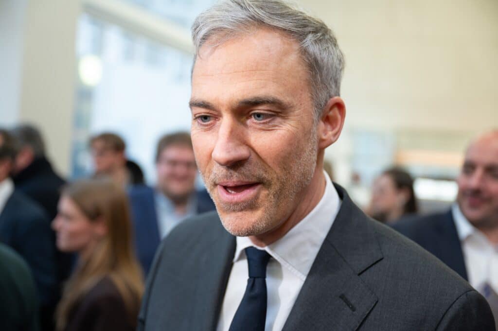 Guerre en Iran : Les Engag&eacute;s veulent plafonner les prix de l'&eacute;nergie, Vooruit &eacute;voque le &laquo; cliquet invers&eacute; &raquo;