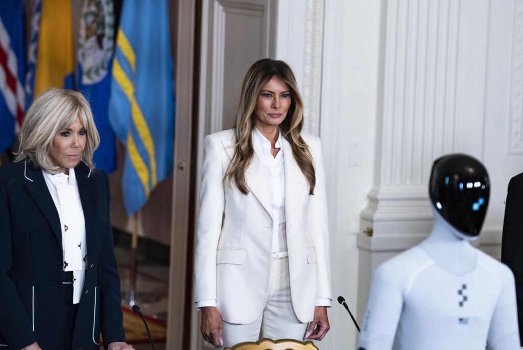 "Platon sera un robot" : Melania Trump propulse l&rsquo;&eacute;ducation dans l&rsquo;&egrave;re des humano&iuml;des