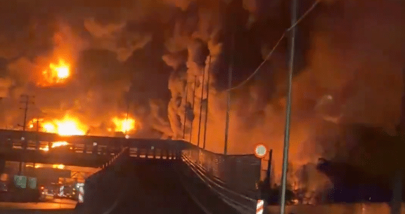 Frappes cibl&eacute;es d'Isra&euml;l et des &Eacute;tats-Unis sur des d&eacute;p&ocirc;ts p&eacute;troliers &agrave; T&eacute;h&eacute;ran