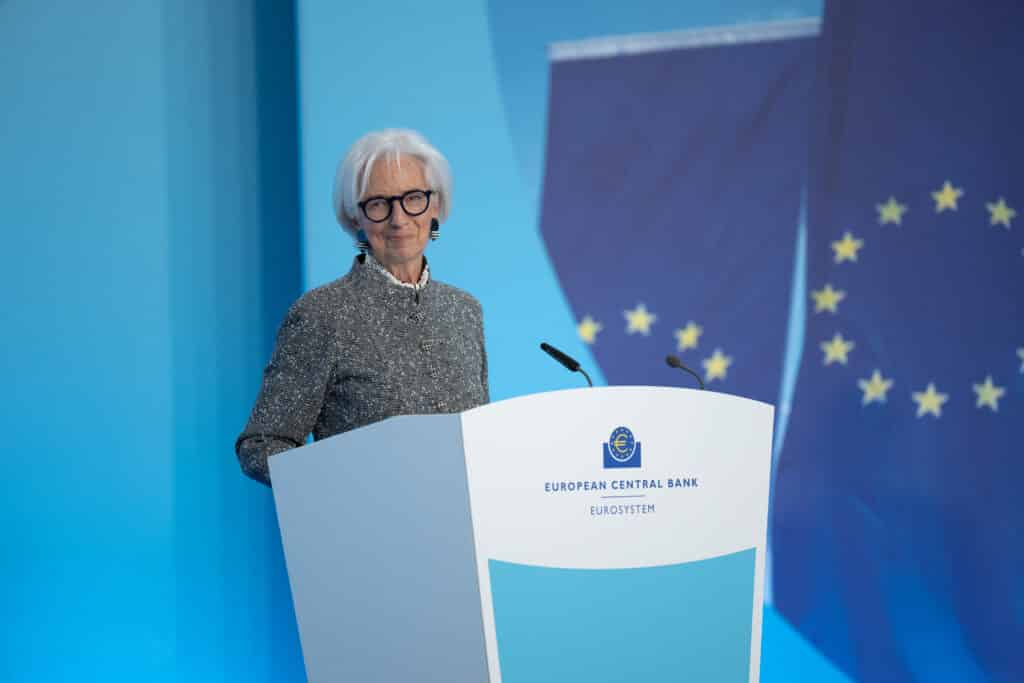 Bestuursleden ECB sluiten niet uit dat rente deze maand al kan stijgen