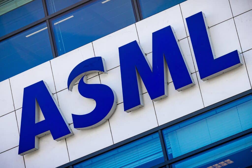 Le g&eacute;ant n&eacute;erlandais des puces port&eacute; par la fr&eacute;n&eacute;sie de l&rsquo;intelligence artificielle