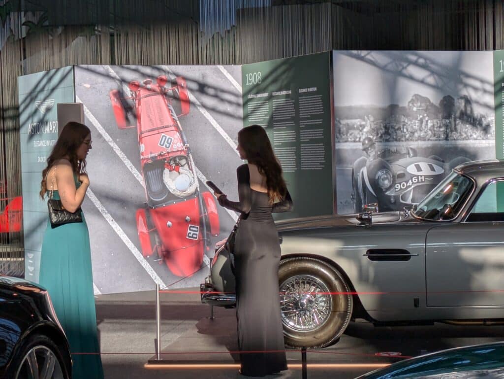 Aston Martin &agrave; l'honneur &agrave; Autoworld, un si&egrave;cle d'&eacute;l&eacute;gance automobile expos&eacute;