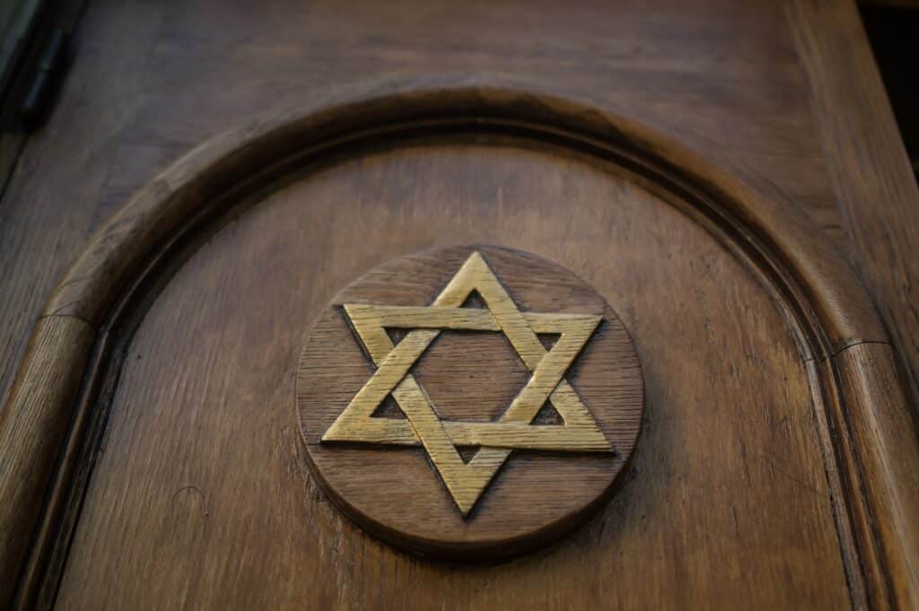 Agression antis&eacute;mite dans le m&eacute;tro bruxellois : &laquo; Je viens de me faire tabasser sous les cris de sale juif &raquo;