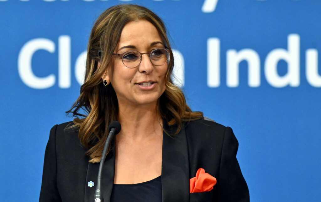 Solvay-Syensqo : la r&eacute;mun&eacute;ration d'Ilham Kadri fait scandale