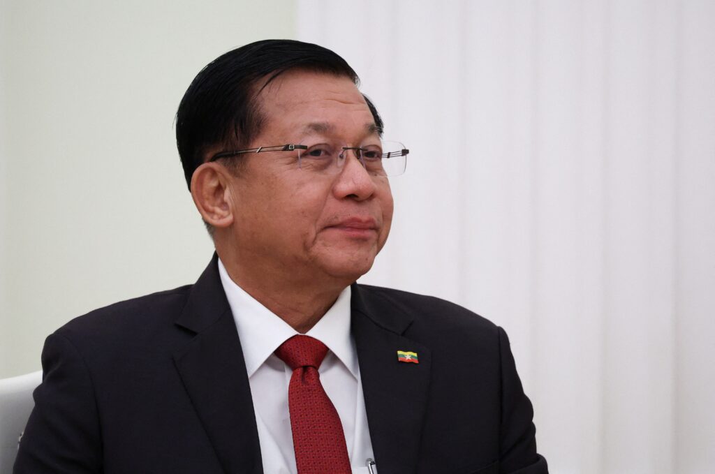 Birmanie : Min Aung Hlaing pr&eacute;sident, la junte se civilise sans se retirer