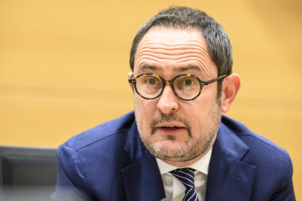 Ex-voorzitter OCMW Anderlecht eist 5.000 euro schadevergoeding van Van Quickenborne