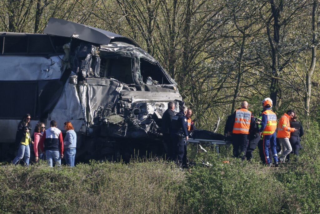 SNCF : un TGV percute un poids lourd pr&egrave;s de Lens, le conducteur tu&eacute; dans un choc d&rsquo;une rare violence