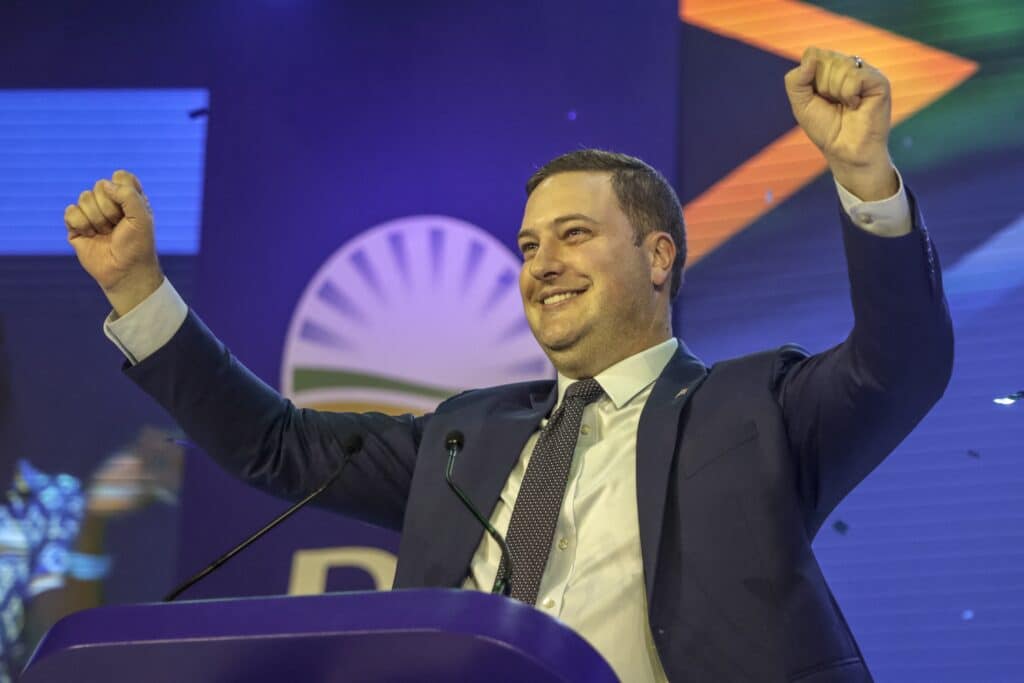 Afrique du Sud : l&rsquo;opposition lance l&rsquo;offensive pour prendre le pouvoir