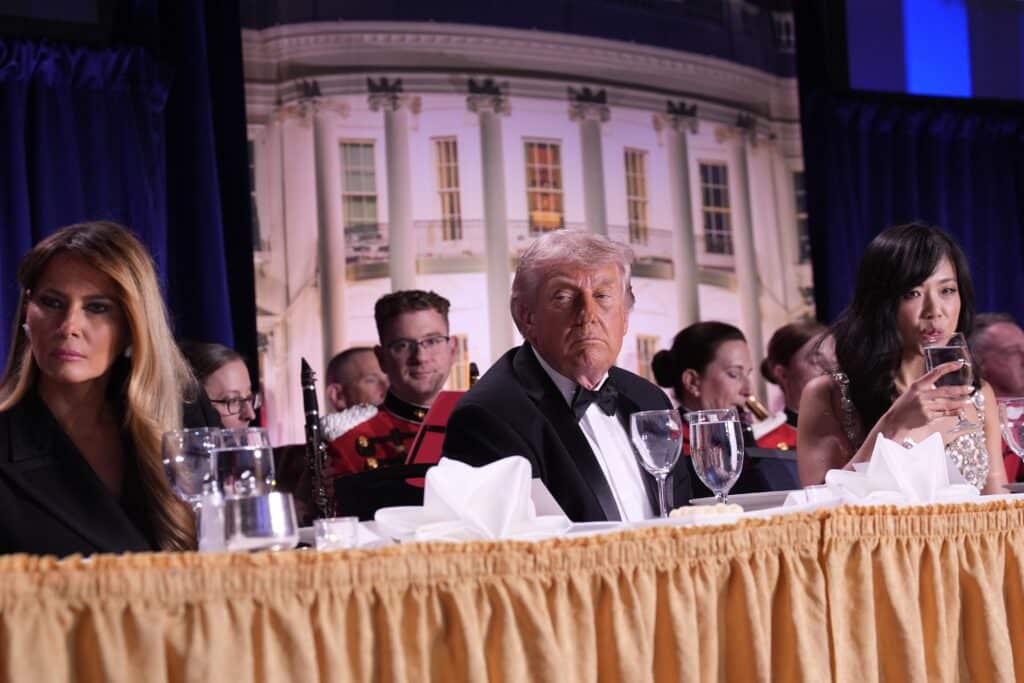 Washington sous le choc : Trump &eacute;vacu&eacute; apr&egrave;s des tirs au d&icirc;ner des correspondants