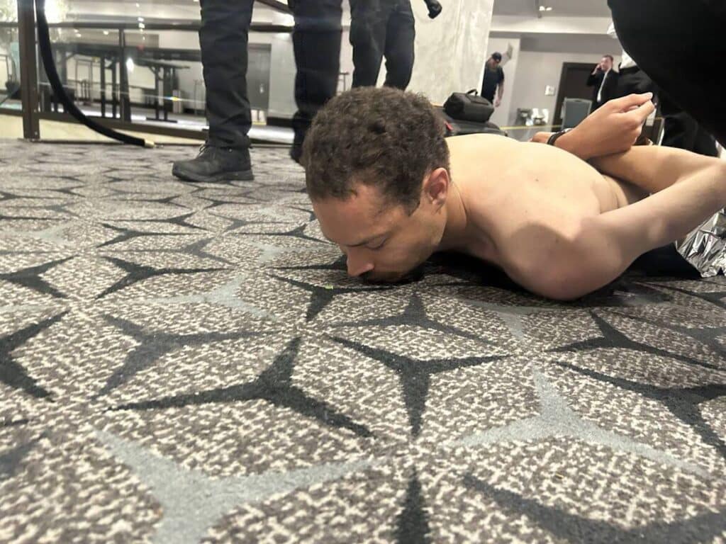 De Caltech au passage &agrave; l&rsquo;acte : le profil d&eacute;routant du tireur de Washington