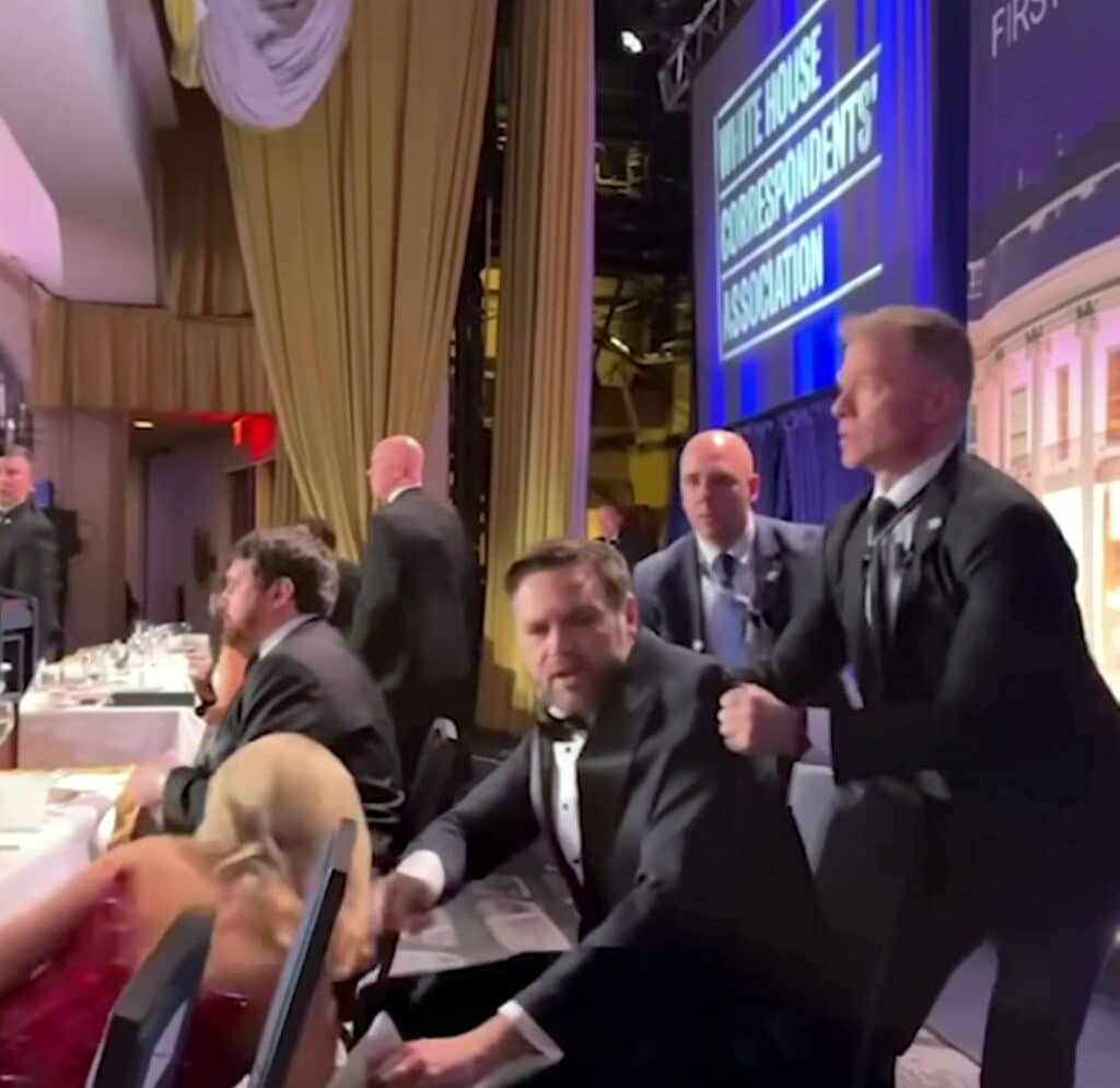 Zaterdagavond schoot Amerika nogmaals op zichzelf