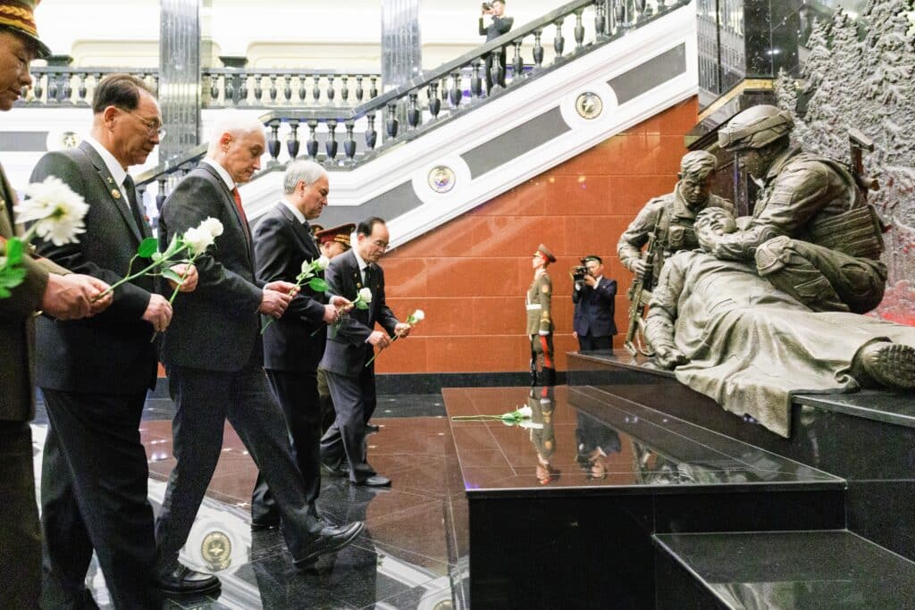 Pyongyang officialise son engagement aux c&ocirc;t&eacute;s de Moscou en glorifiant ses morts en Ukraine