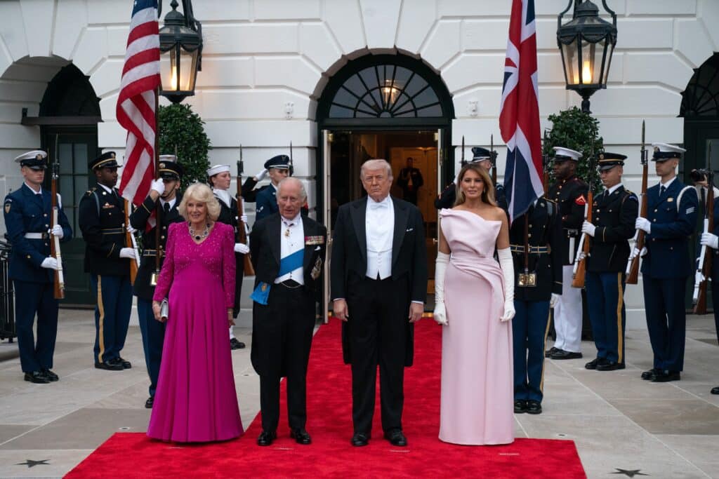 &laquo; Sans nous, vous parleriez fran&ccedil;ais &raquo; : Charles pique Trump avec humour &agrave; la Maison-Blanche