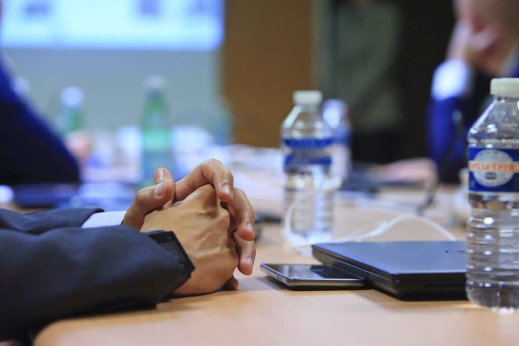 &Agrave; l&rsquo;&egrave;re du t&eacute;l&eacute;travail et de l&rsquo;IA, l&rsquo;entreprise passe toujours plus de temps&hellip; en r&eacute;union