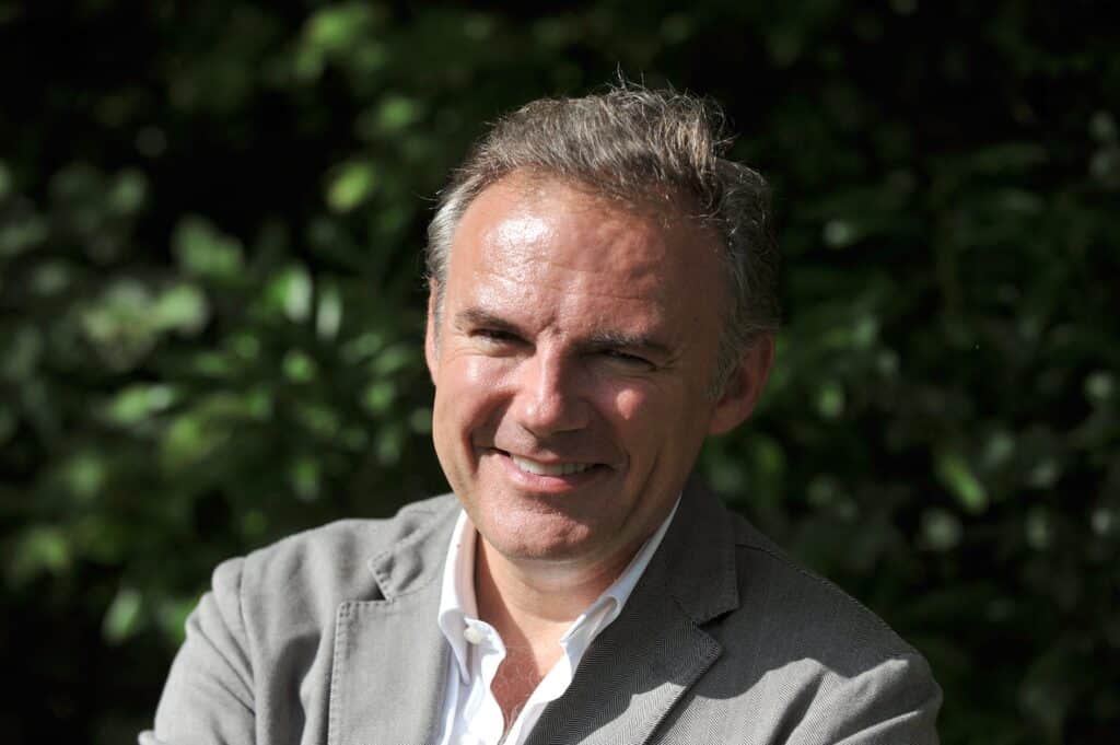 Eric Brunet "choisit son camp" face aux illusions du droit international