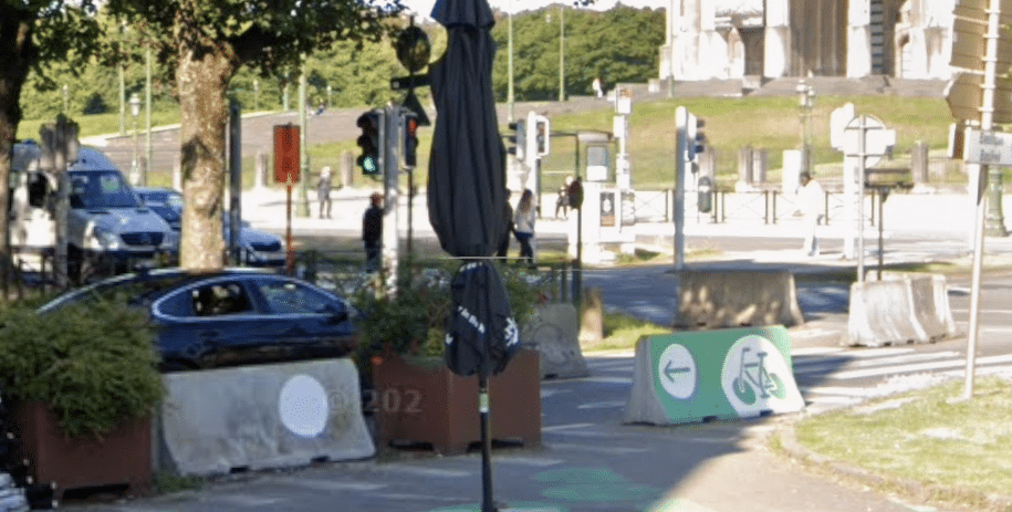 Blocs de b&eacute;ton av. Broustin, Elke Van den Brandt (Groen) campe sur ses positions face aux critiques