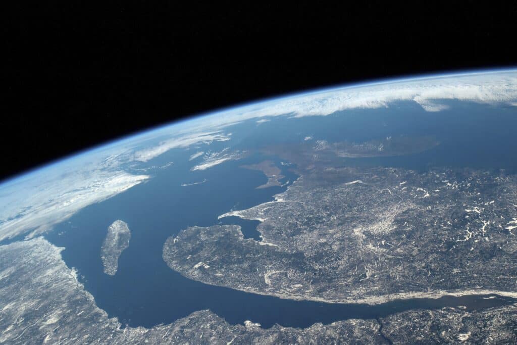 Un signal laser rep&eacute;r&eacute; &agrave; 8 milliards d'ann&eacute;es-lumi&egrave;re