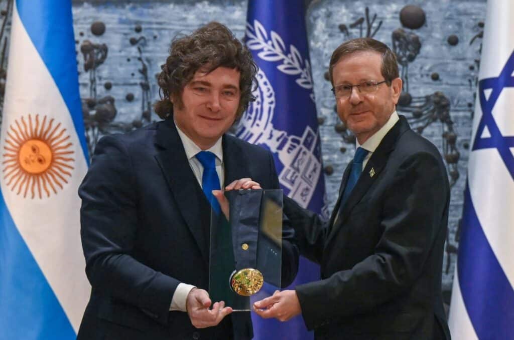 Milei r&eacute;compens&eacute; par Isra&euml;l pour son engagement diplomatique