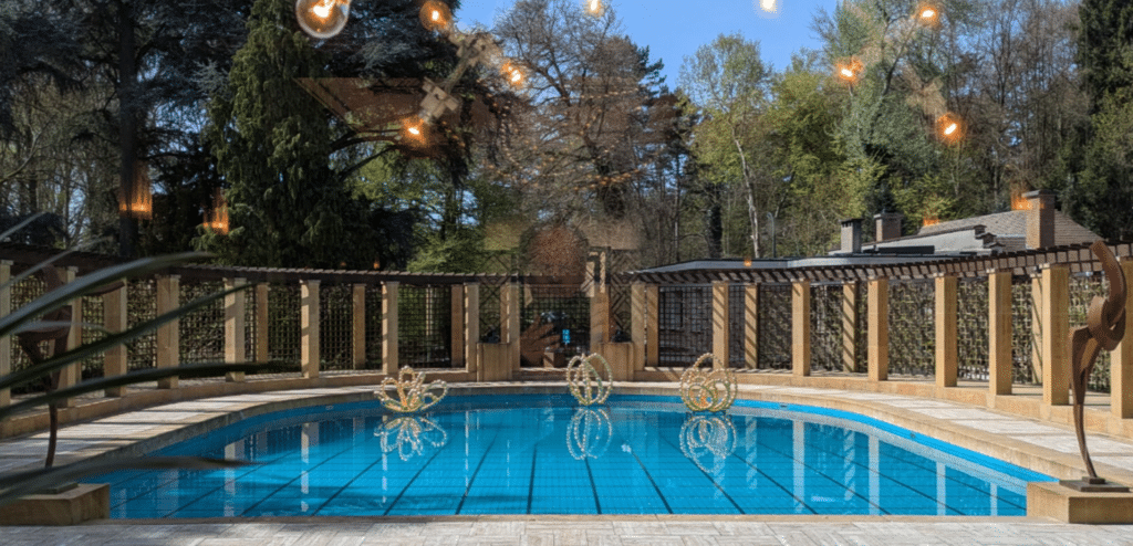 Jean-Michel Othoniel transforme la Villa Empain en carnet de voyage po&eacute;tique (exposition)