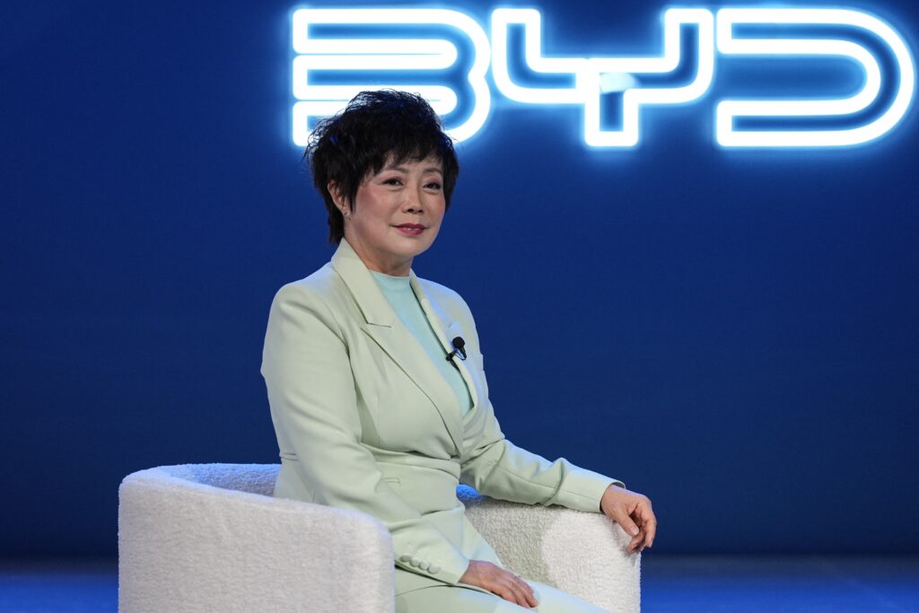 Recharge en cinq minutes, 900 km d&rsquo;autonomie : la voiture &eacute;lectrique chinoise change brutalement de dimension