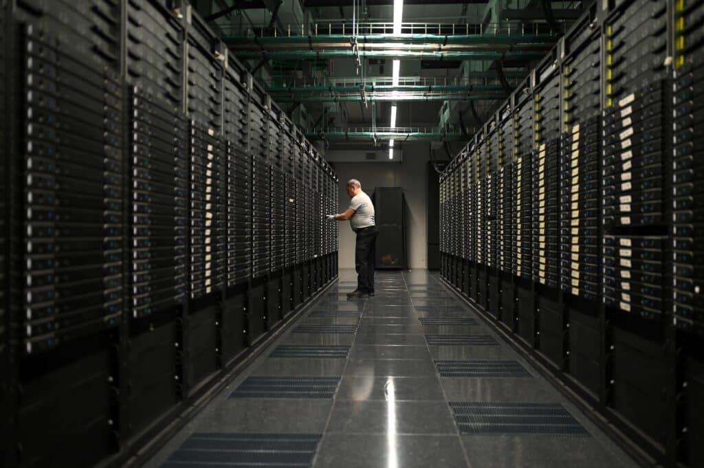 L&rsquo;intelligence artificielle ne doit pas devenir le nouveau monopole des puissants (carte blanche)