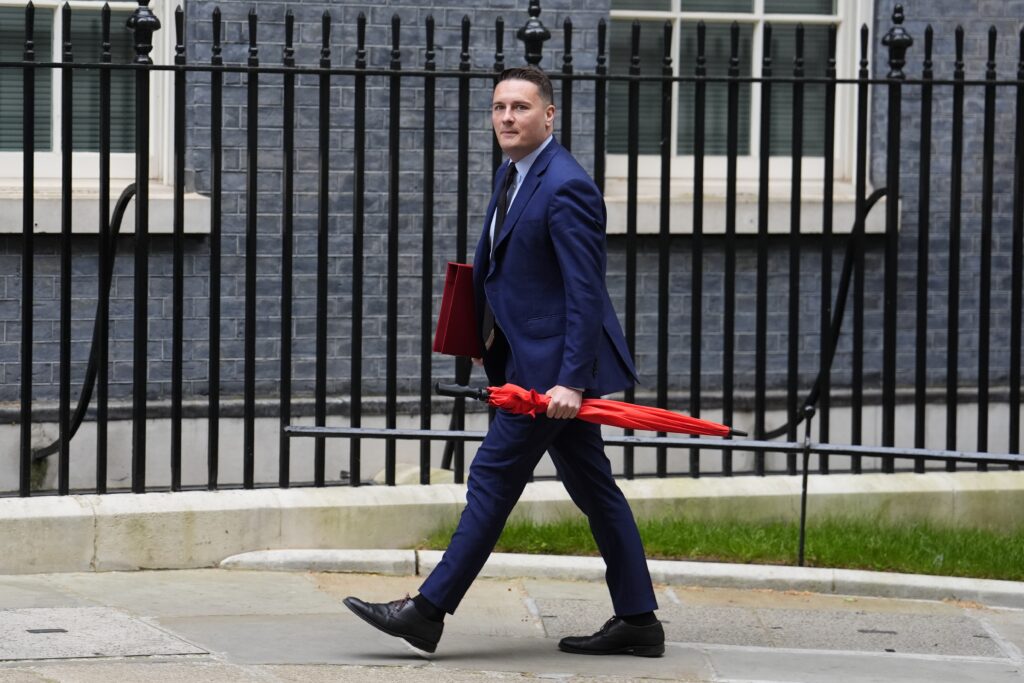 Panique &agrave; Downing Street : Wes Streeting se pr&eacute;pare &agrave; succ&eacute;der &agrave; Keir Starmer