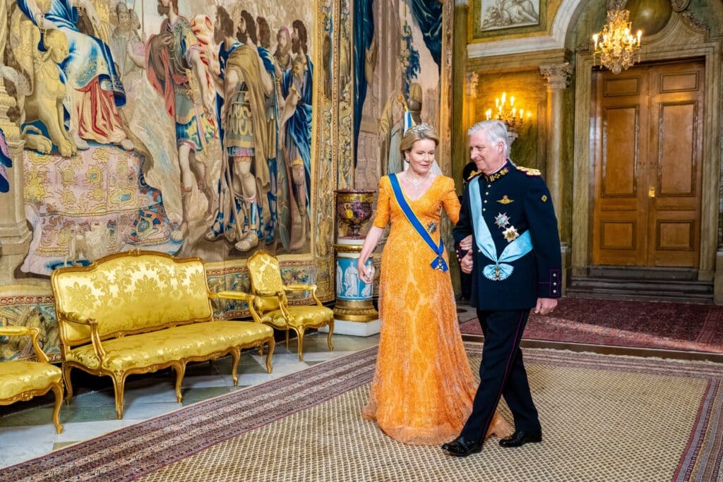 Le Roi et la Reine &agrave; Harvard pour le dipl&ocirc;me d&rsquo;&Eacute;lisabeth, dans une universit&eacute; sous pression politique