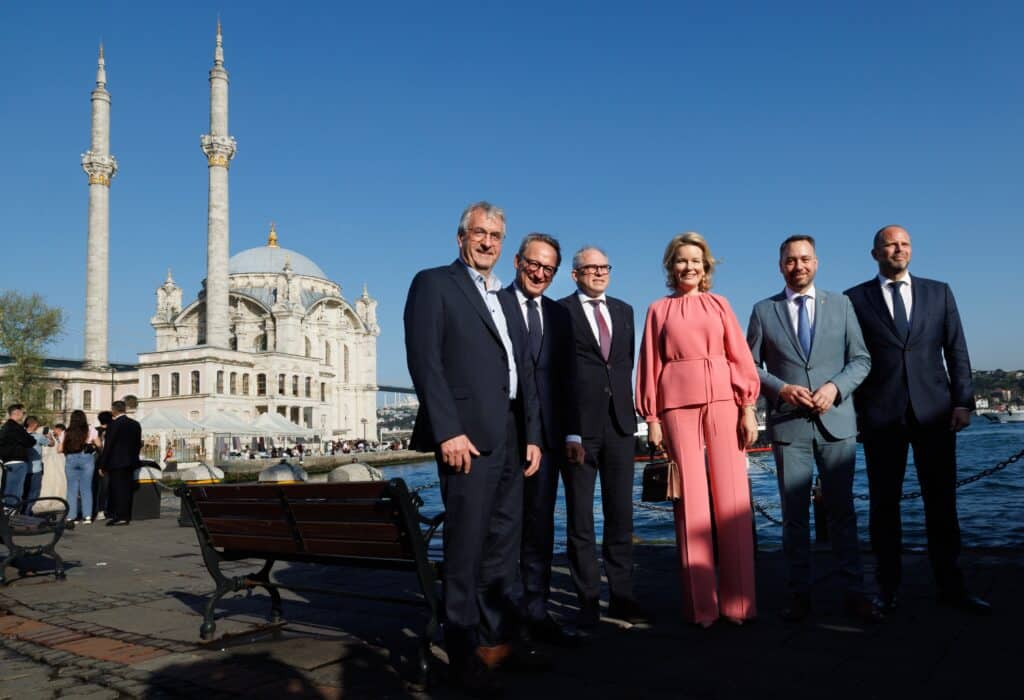 La reine Mathilde inaugure son r&ocirc;le &eacute;conomique sous le signe de la Turquie