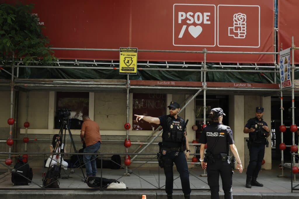 Espagne : le si&egrave;ge du parti de Pedro S&aacute;nchez vis&eacute; par une op&eacute;ration polici&egrave;re