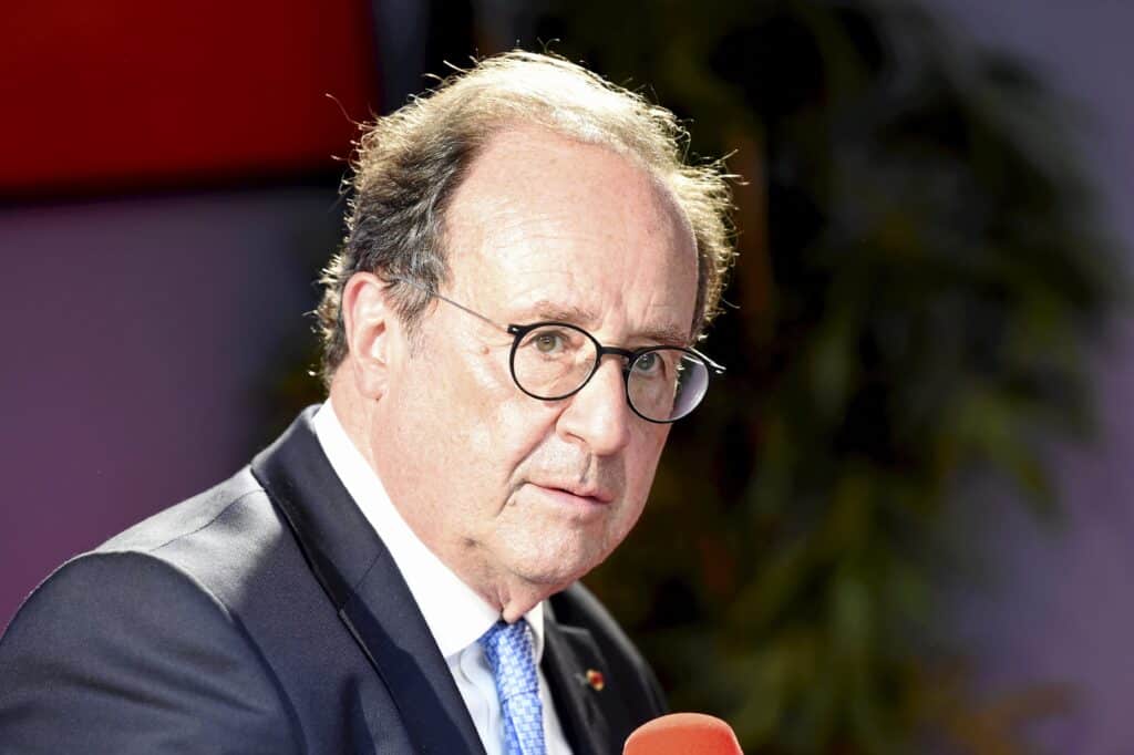 Entre candidat ou &eacute;quipe de campagne la bataille des ventes de livres.