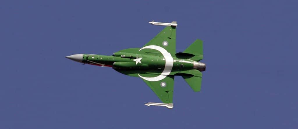 Le Pakistan d&eacute;ploie chasseurs, drones et milliers de soldats en Arabie saoudite