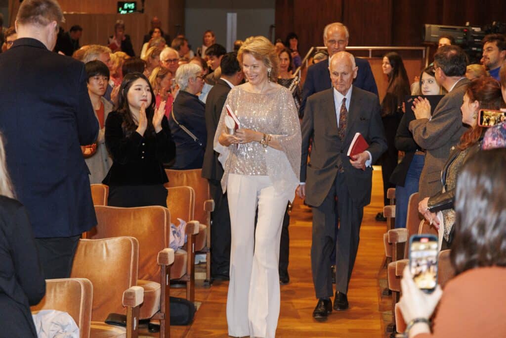 Concours Reine Elisabeth : les 24 violoncellistes en demi-finales