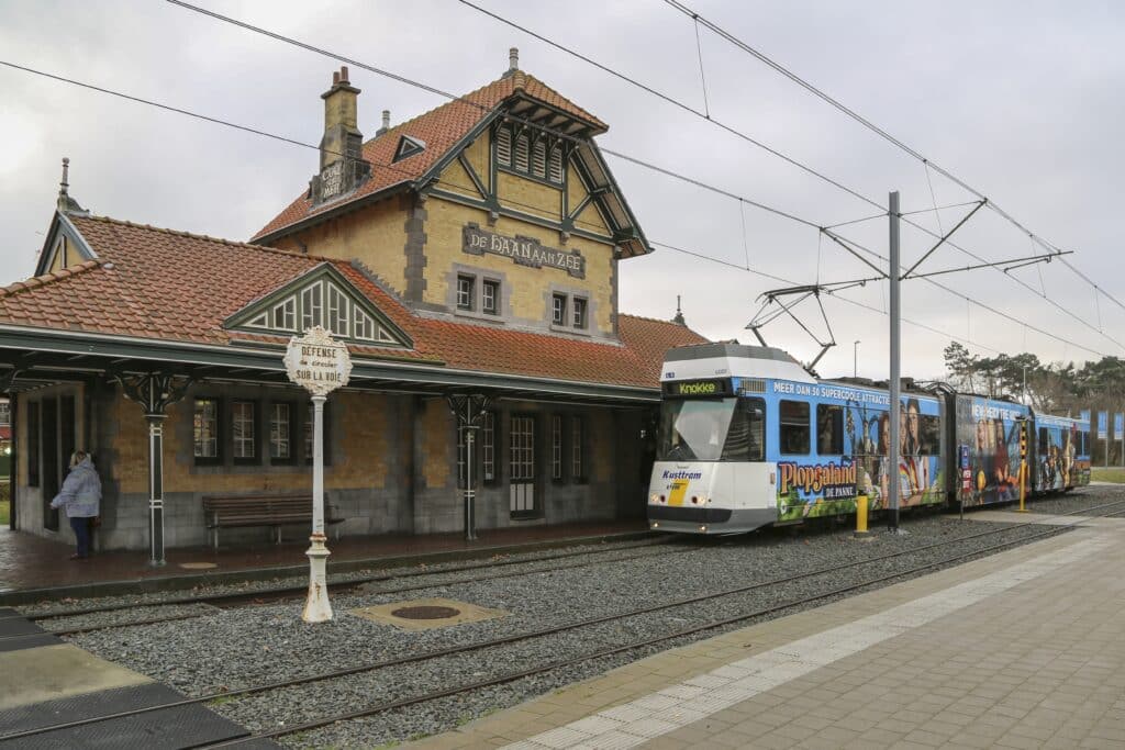 Weekend de Pentec&ocirc;te : &laquo; Du jamais vu &raquo; chez De Lijn apr&egrave;s une violente bagarre au Coq - Plage de Knokke recouverte de d&eacute;chets